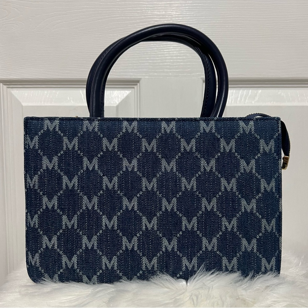 💗 *NEW* Women's Blue Handbag w/ Bunny Design‎ - Picture 3 of 8